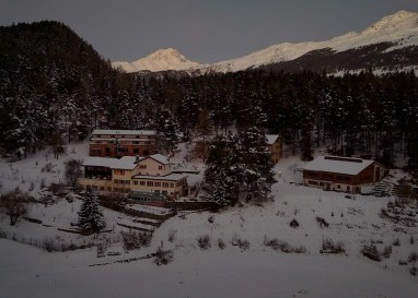 Die schönen Gotteshäuser und ihre Menschen im Unterengadin in der Videoserie: Bergschulheim Avrona