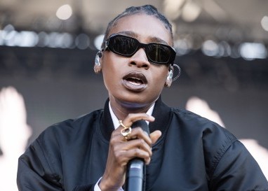 Wachsen im Chaos: Little Simz’ «Lotus» als Manifest der Selbstermächtigung