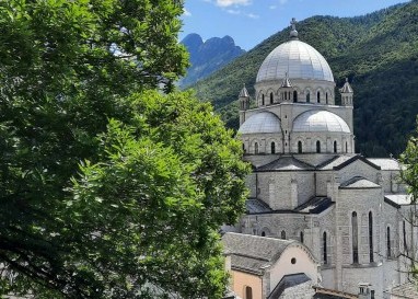 Zu Besuch in einem wundersamen sakralen Bauwerk in den italienischen Alpen