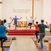 Gott durch Bewegung nah sein: In der reformierten Kirche Möhlin wird Liturgie mit  Yoga verwoben. 