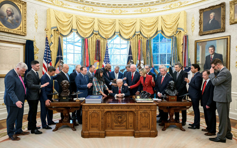 Meinungsforscher Robert P. Jones über die US-Midterms und Trumps evangelikale Anhänger.